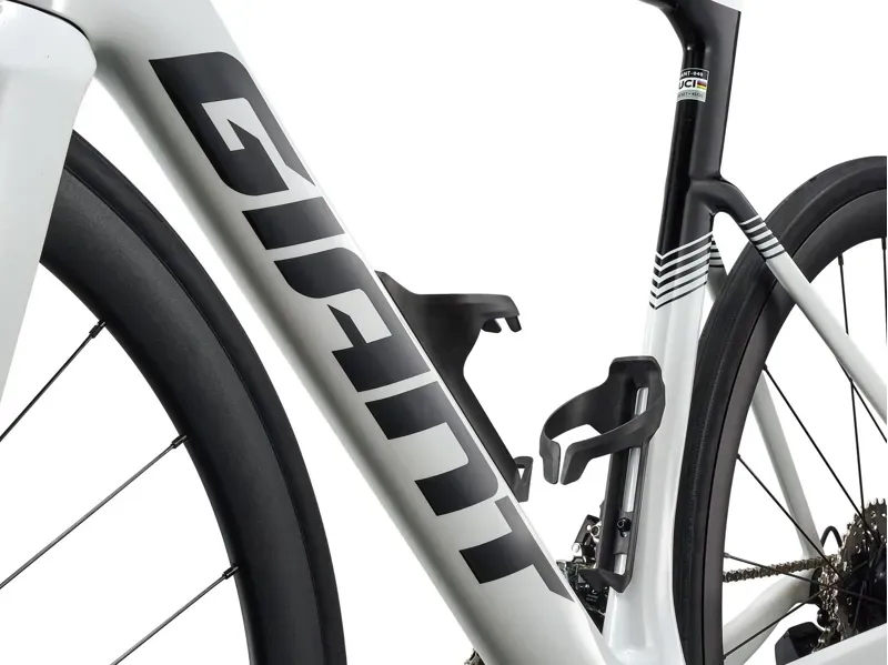 Giant Propel Advanced 2 Aero Road Bike in White-3