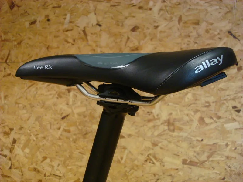 Jango Flik V9 White Ex Display-7