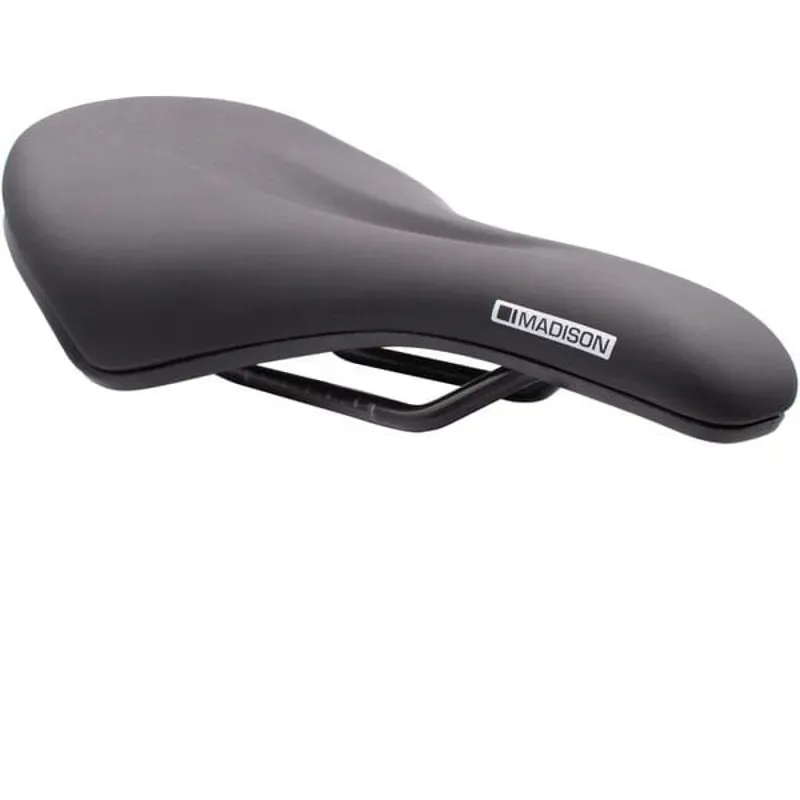 Madison Flux-E Sweep saddle in Black-1