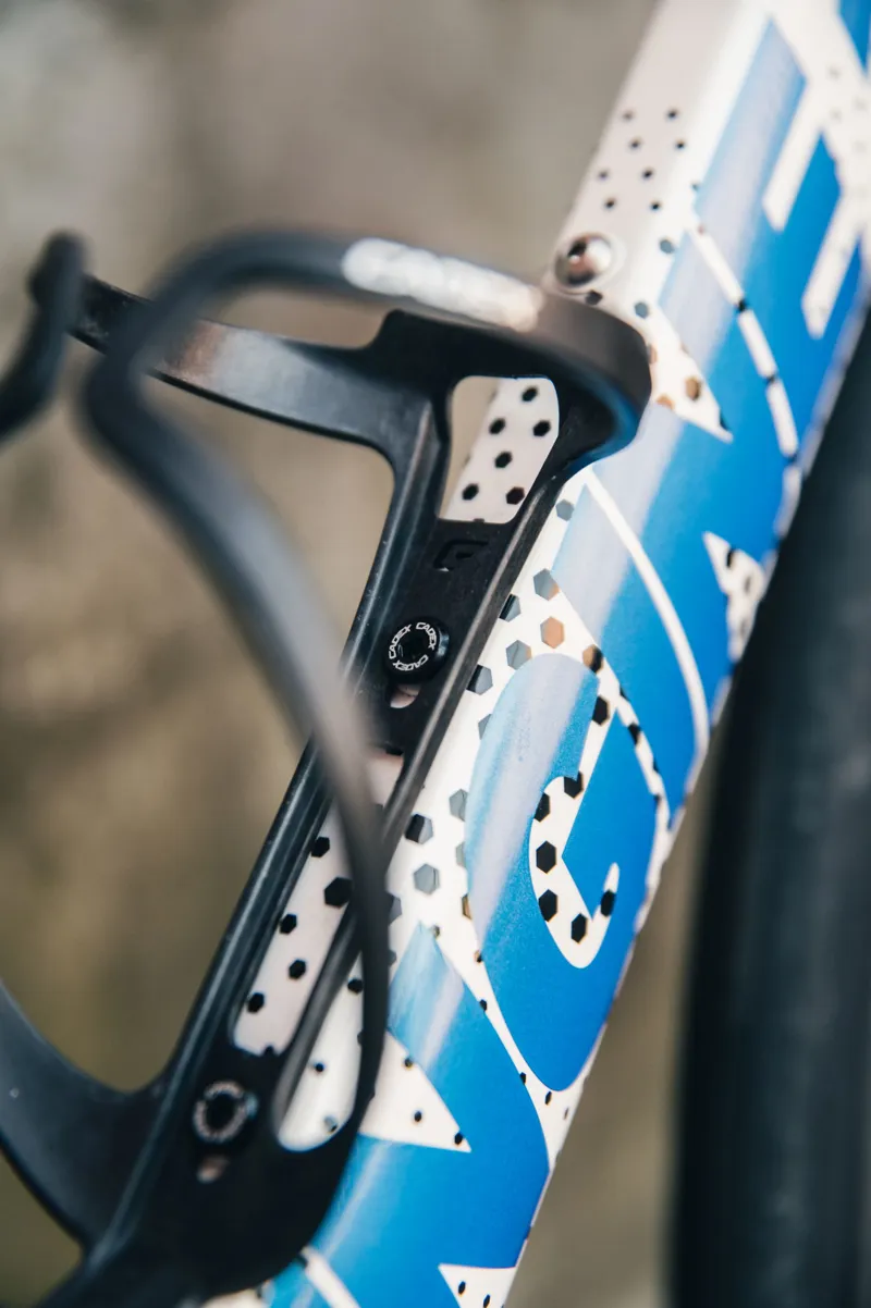 Cadex Carbon Water Bottle Cage -2