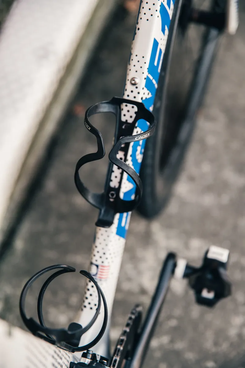 Cadex Carbon Water Bottle Cage -3