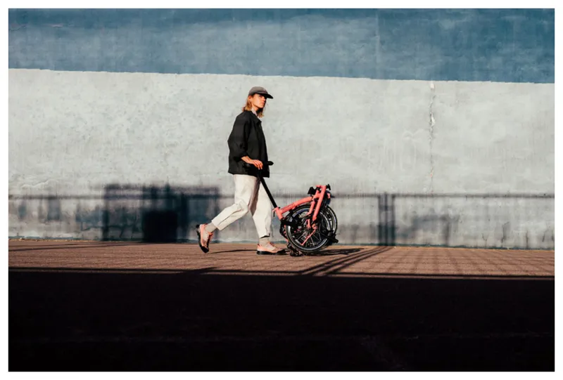 Brompton C-Line 12 Speed Urban Mid Bar M12L in Flamingo Pink-6