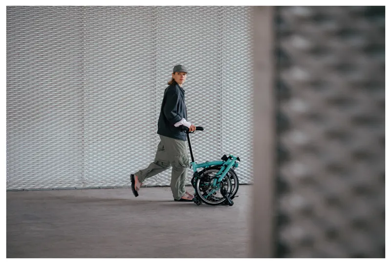 Brompton C-Line 12 Speed Urban Mid Bar M12L in Turkish Green-3