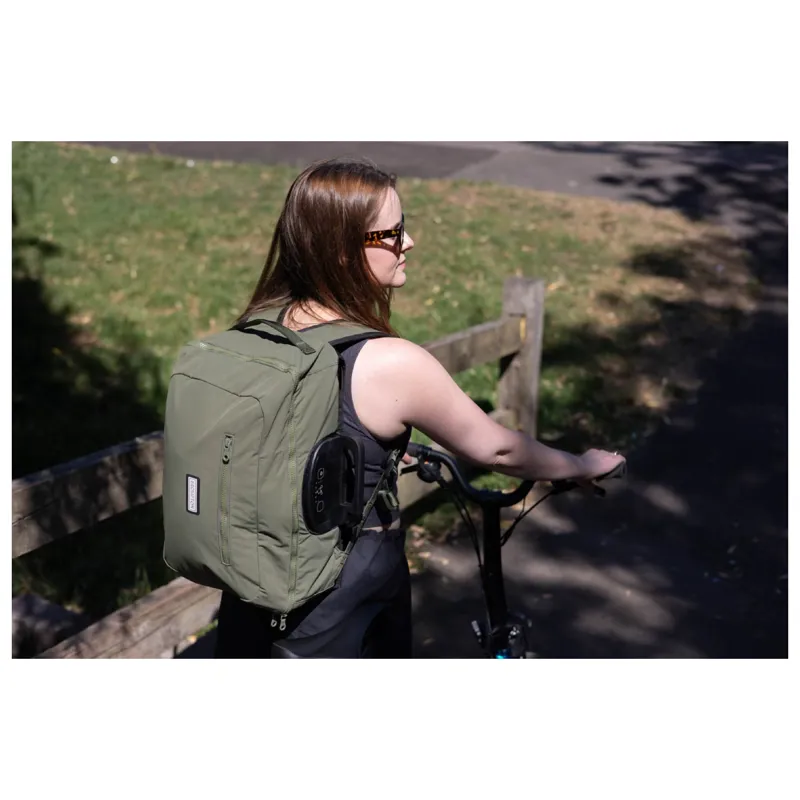 Brompton Electric Backpack Medium in Olive Green-12