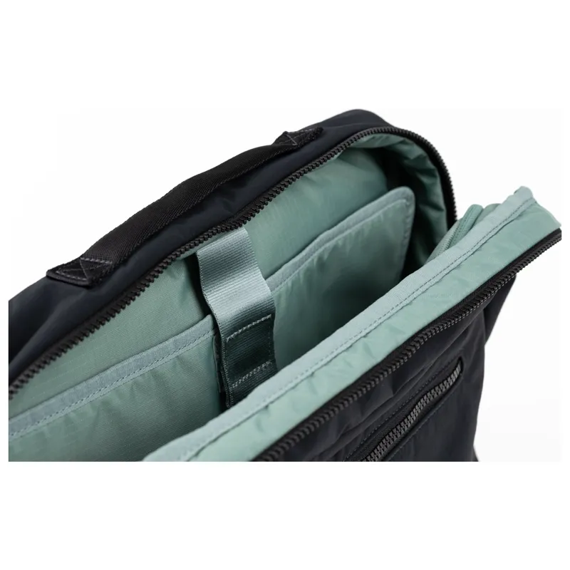 Brompton Backpack Medium Pannier Bag in Black-8