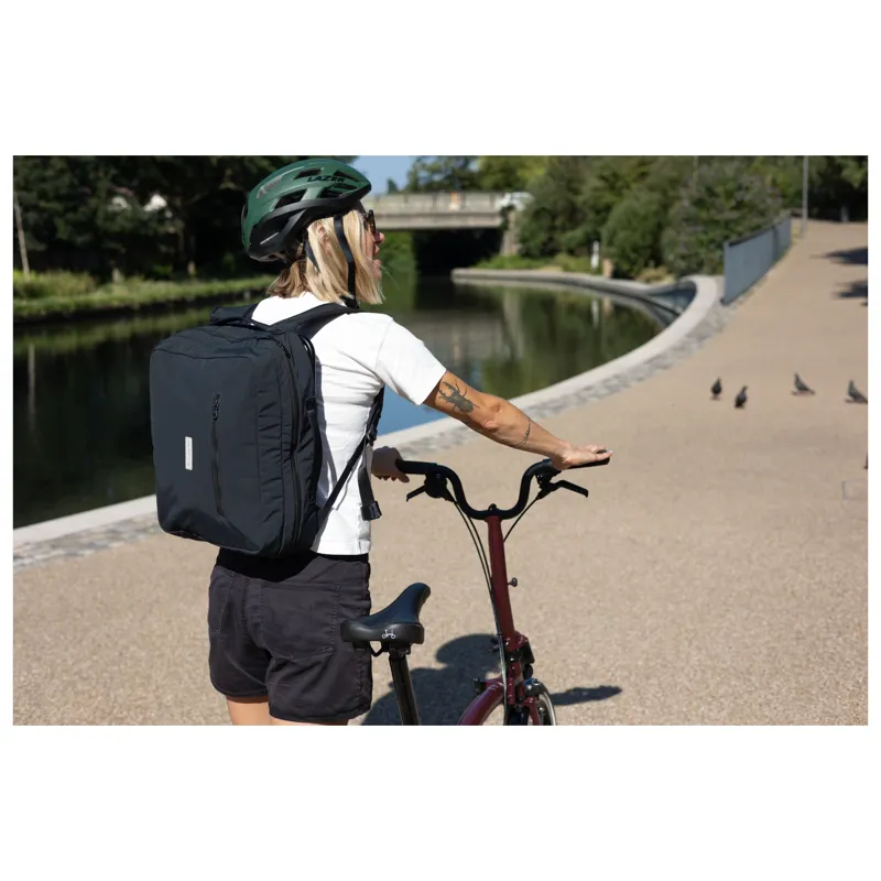Brompton Backpack Medium Pannier Bag in Black-3