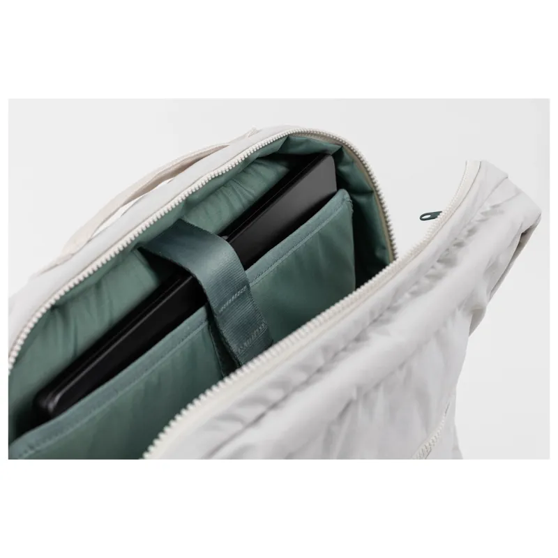 Brompton Backpack Medium Pannier Bag in Ivory-8