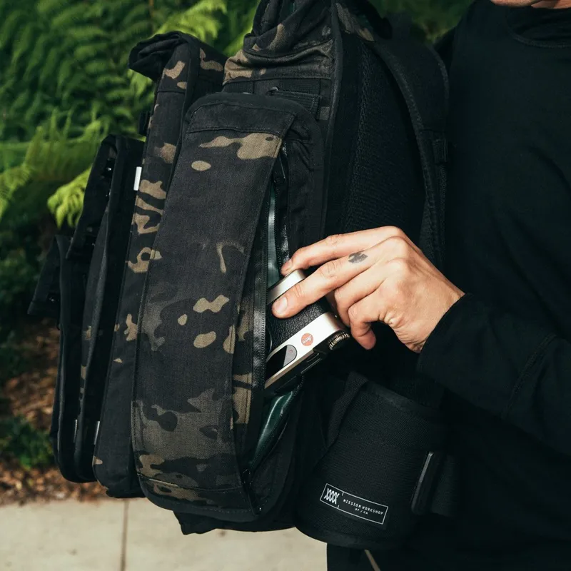 Mission Workshop ARKIV Vertical Zip in HT500 Black-5