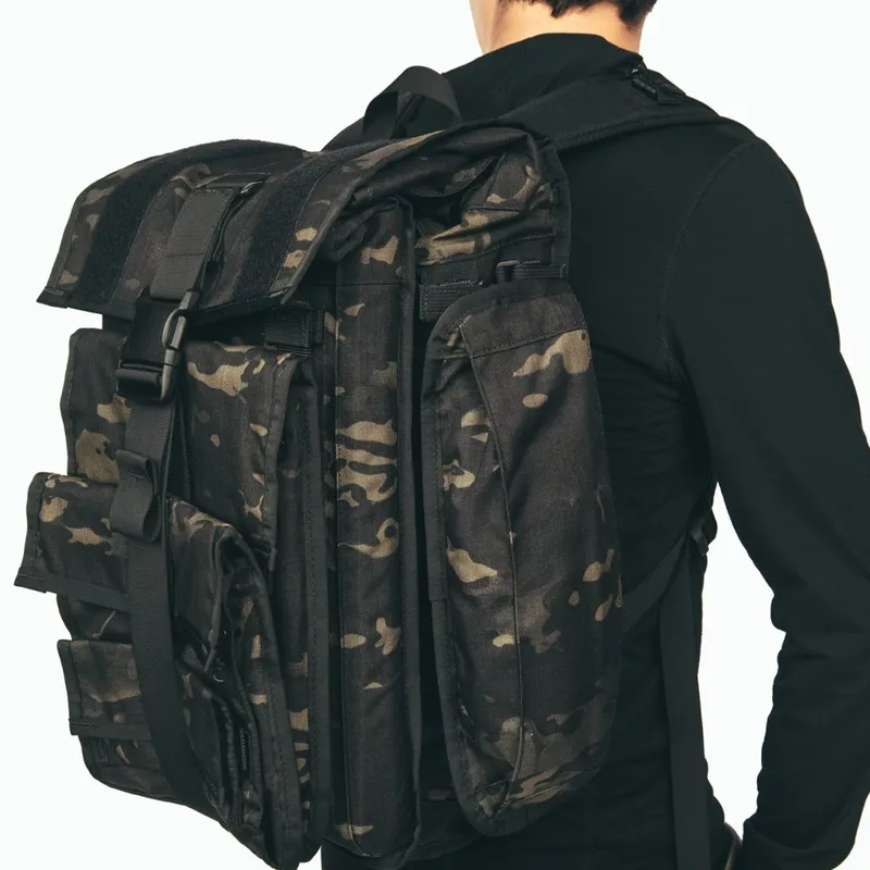 Mission Workshop ARKIV Vertical Zip in HT500 Black-4